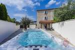 Istra, Poreč – Renovirana kamena kuća s jacuzzijem na prodaju