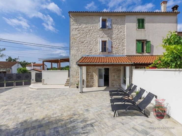 Istra, Poreč – Renovirana kamena kuća s jacuzzijem na prodaju — fotografija 2