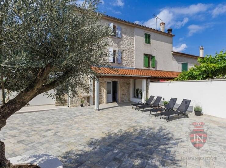 Istra, Poreč – Renovirana kamena kuća s jacuzzijem na prodaju — fotografija 4