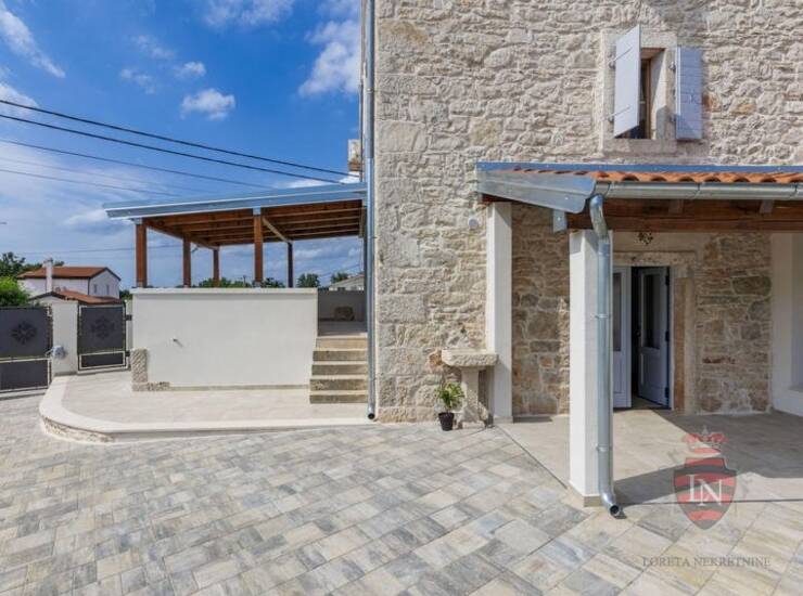 Istra, Poreč – Renovirana kamena kuća s jacuzzijem na prodaju — fotografija 5