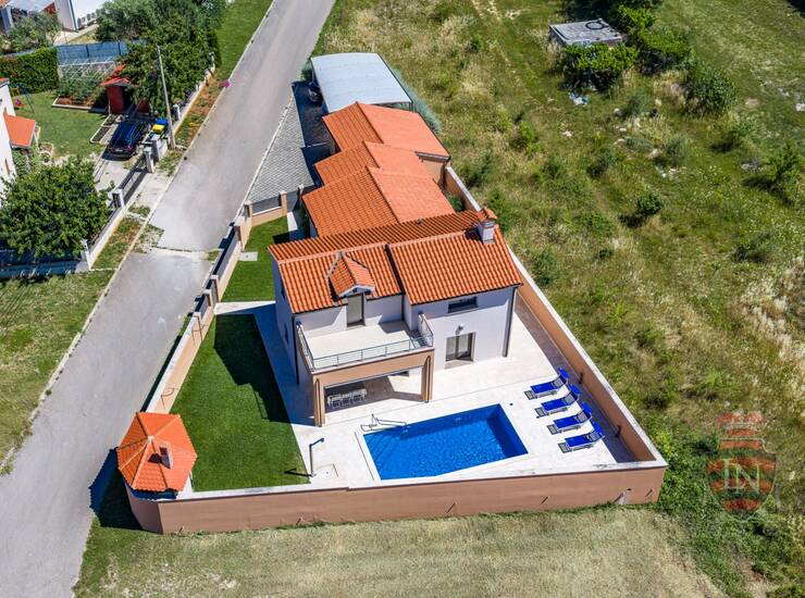 Istra, Juršići – Odlična namještena kuća s vrtom i pogledom | Ekskluzivn