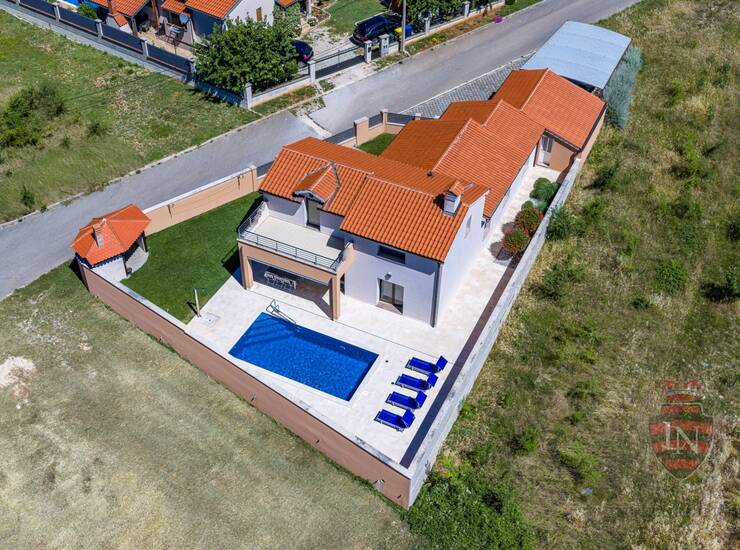 Istra, Juršići – Odlična namještena kuća s vrtom i pogledom | Ekskluzivn — fotografija 2