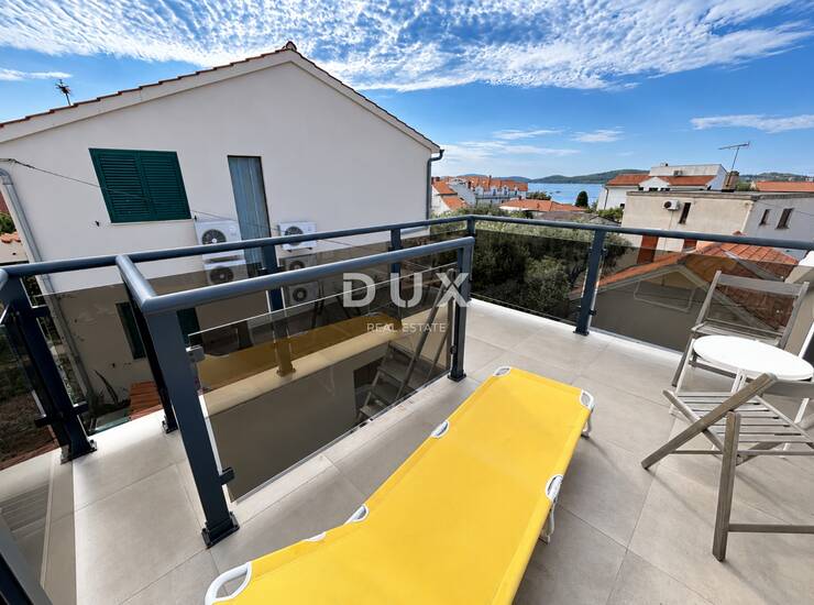 Vodice, renovirana kuća s 2 stana, 170,92 m², 150 m od mora — fotografija 2