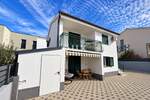 Vodice, renovirana kuća s 2 stana, 170,92 m², 150 m od mora — fotografija 3