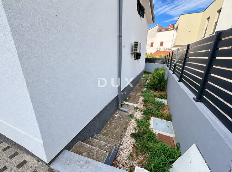 Vodice, renovirana kuća s 2 stana, 170,92 m², 150 m od mora — fotografija 5
