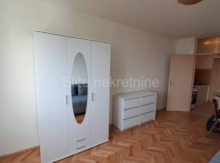 RIJEKA, ZAMET! Uređena garsonijera s pogledom na more i drvarnicom — fotografija 3