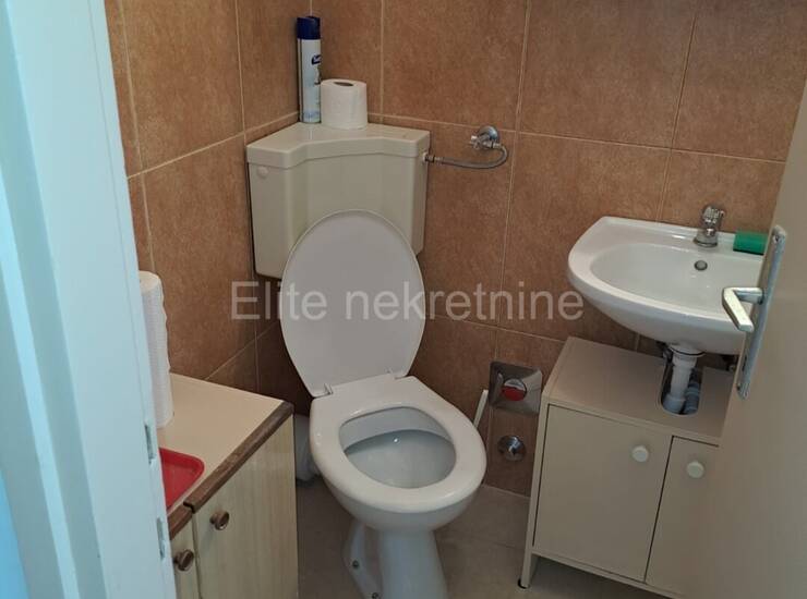 RIJEKA, ZAMET! Uređena garsonijera s pogledom na more i drvarnicom — fotografija 6