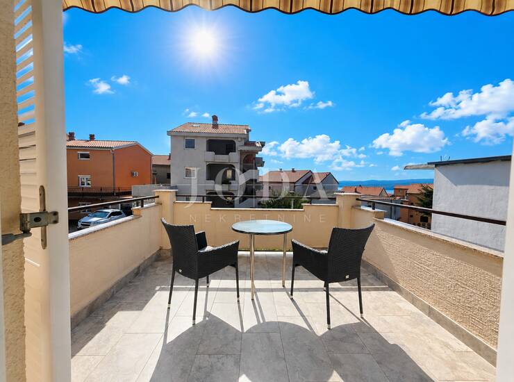 CRIKVENICA, prvi kat, garsonijera sa parkirnim mjestom