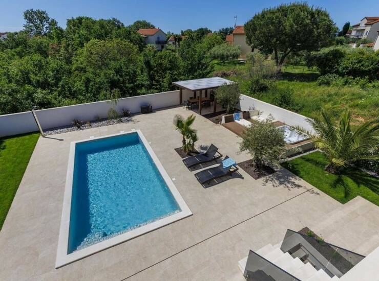 Moderna luksuzna vila s grijanim bazenom i wellnessom u blizini Poreča... — fotografija 4