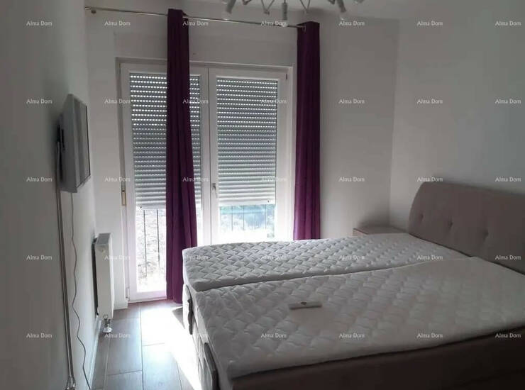 U Puli je na prodaju trosobni stan smješten na trećem katu stambene zgrad... — fotografija 4