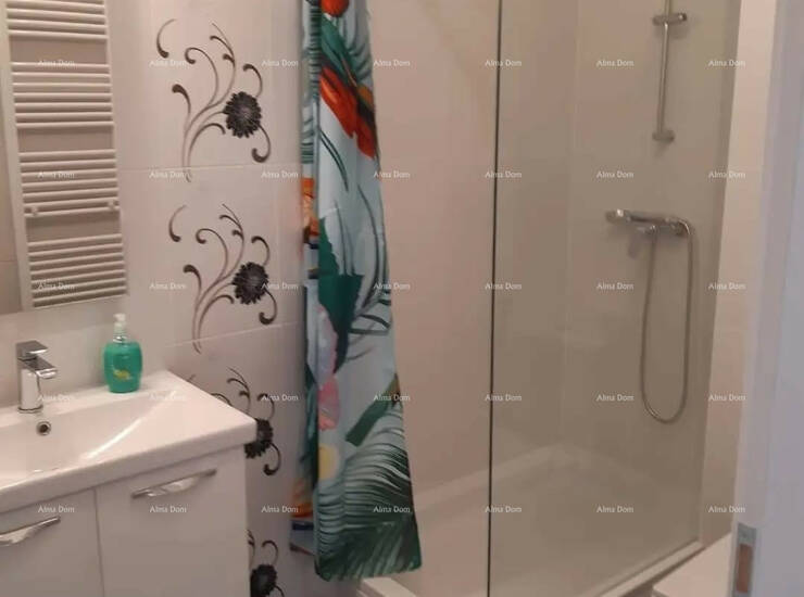 U Puli je na prodaju trosobni stan smješten na trećem katu stambene zgrad... — fotografija 7