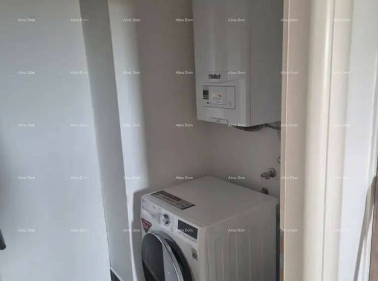 U Puli je na prodaju trosobni stan smješten na trećem katu stambene zgrad... — fotografija 8