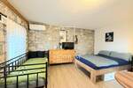 VINODOLSKA OPĆINA, GRIŽANE, KUĆA S DVA UREĐENA APARTMANA I STARINA ZA OBNOV