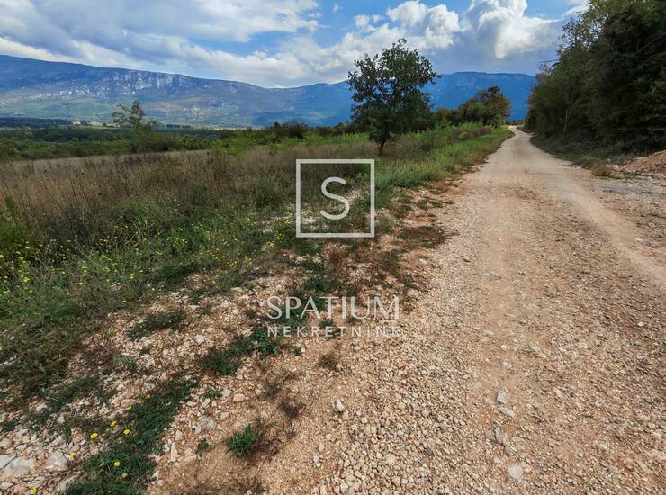 KRŠAN, GRAĐEVINSKO ZEMLJIŠTE, TURISTIČKI PUNKT — fotografija 4