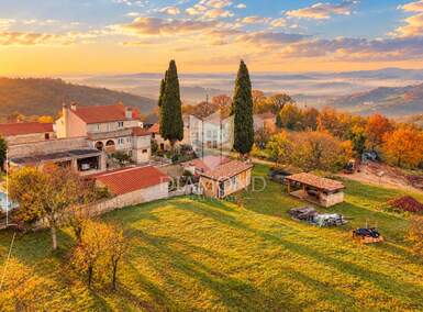 Zemljiste, Motovun 1.078m² - 194.000 € | SveHrNekretnine