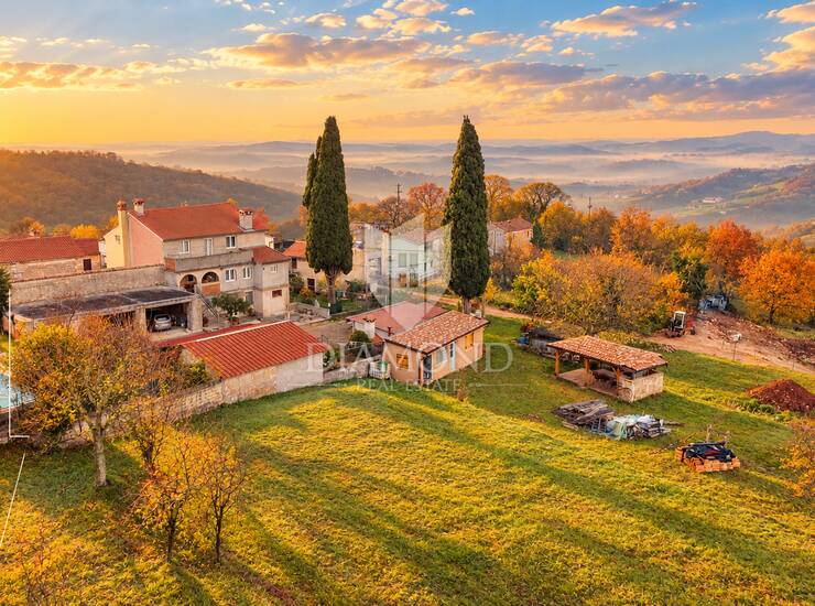 Istra, Motovun, pravilno građevinsko zemljište za Vaš dom u Istri!
