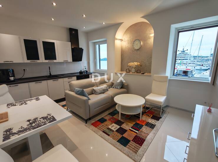 Istra, Rovinj, stan, poslovni prostor, 51 m2, prvi red do mora — fotografija 3