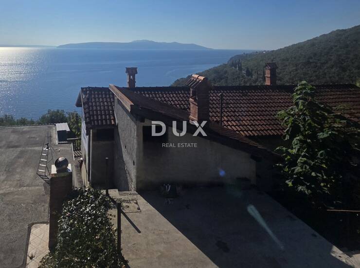 Opatija, Medveja, stara kuća 250m2, zemljište 6100m2, pogled na more, 190m od