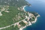Opatija, Medveja, građevinsko zemljište 6100m2, stara kuća 250m2, pogled na  — fotografija 6