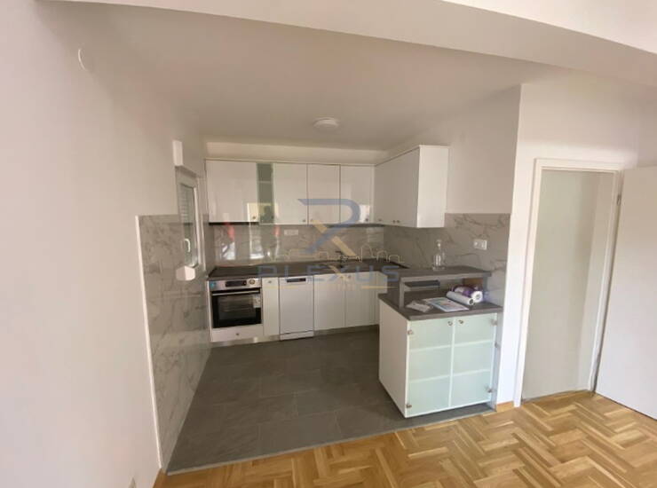 Trogir - centar: Dvosoban komforan stan, 76 m2