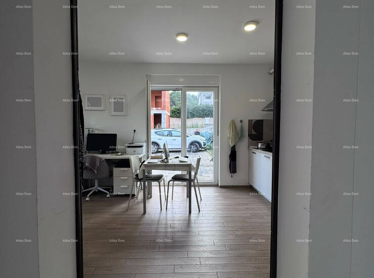Pula – stan u prizemlju 25,15 m² s parkirnim mjestom
Na prodaju je funkc... — fotografija 2