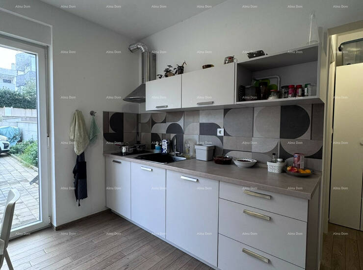 Pula – stan u prizemlju 25,15 m² s parkirnim mjestom
Na prodaju je funkc... — fotografija 3