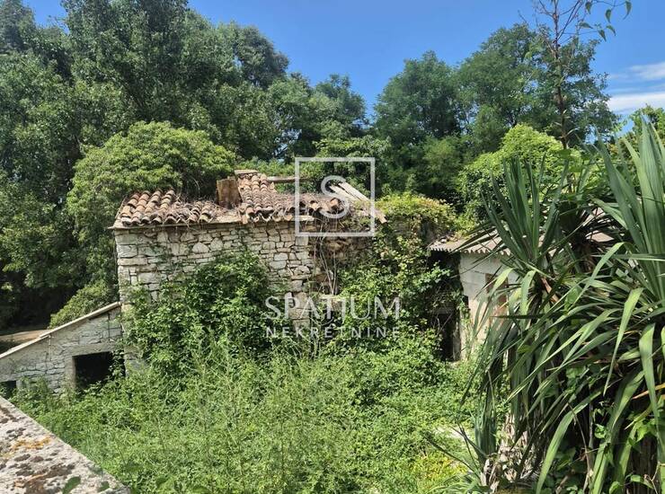 BARBAN, GRAĐEVINSKO ZEMLJIŠTE 1058 M2 - DVIJE UCRTANE GRAĐEVINE I PRIKLJUČC — fotografija 6