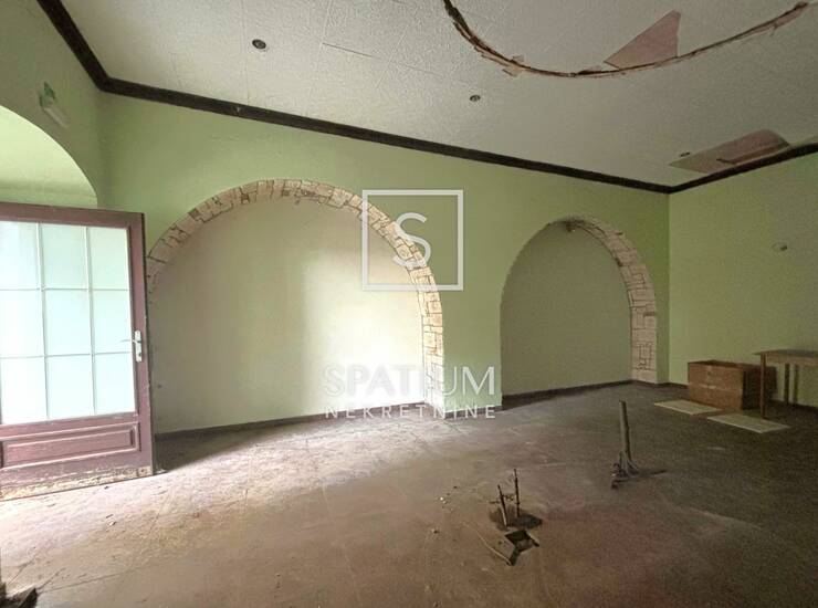 LABIN, POSLOVNI PROSTOR NA FREKVENTNOJ LOKACIJI — fotografija 3