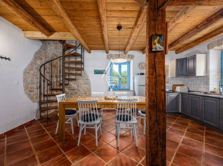 Istra, Poreč, tradicionalna kamena vila s bazenom i pogledom — fotografija 3