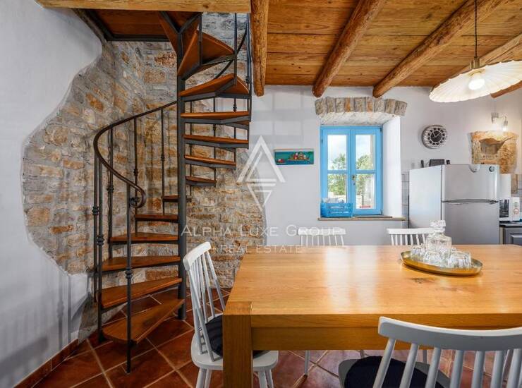 Istra, Poreč, tradicionalna kamena vila s bazenom i pogledom — fotografija 4