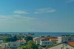 Novigrad, prostrani stan sa pogledom na more u zgradi sa liftom — fotografija 5