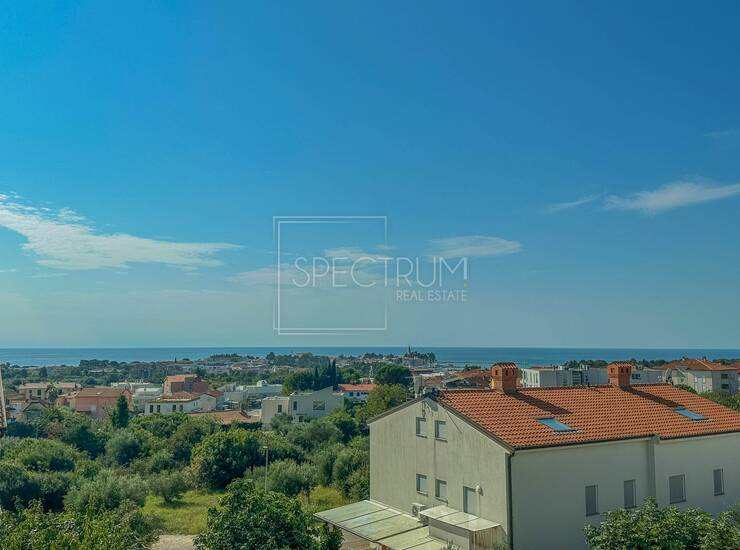 Novigrad, moderan prostrani stan sa pogledom na more — fotografija 3
