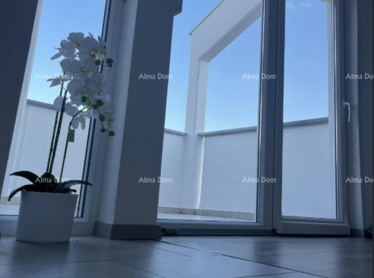 Atraktivan dupleks od 110 m² s pogledom na more, samo 150 m od plaže

Pro...