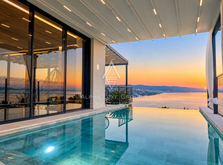 OPATIJA – LUKSUZNI STAN S PRIVATNIM BAZENOM, OKUĆNICOM I PANORAMSKIM POGLEDO
