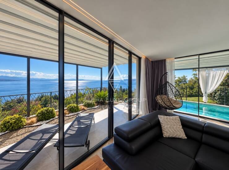 OPATIJA – LUKSUZNI STAN S PRIVATNIM BAZENOM, OKUĆNICOM I PANORAMSKIM POGLEDO — fotografija 2