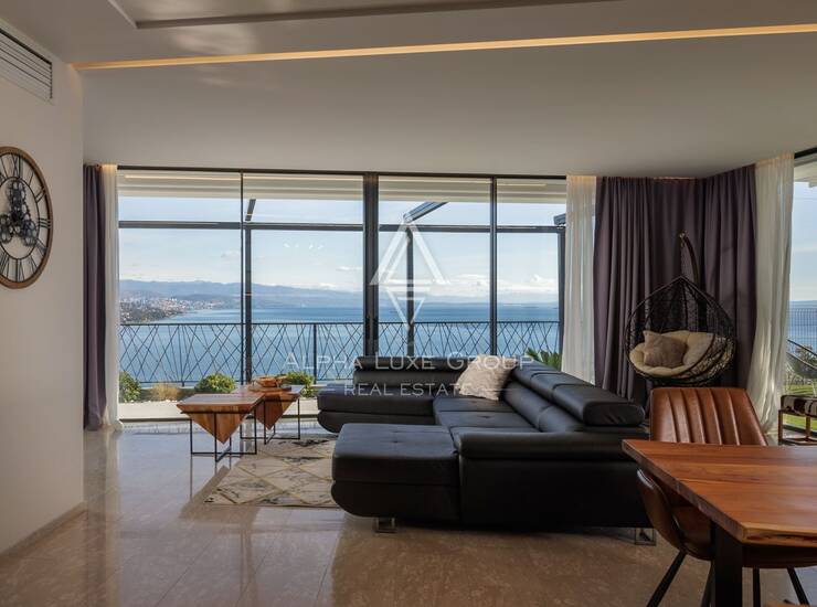 OPATIJA – LUKSUZNI STAN S PRIVATNIM BAZENOM, OKUĆNICOM I PANORAMSKIM POGLEDO — fotografija 3