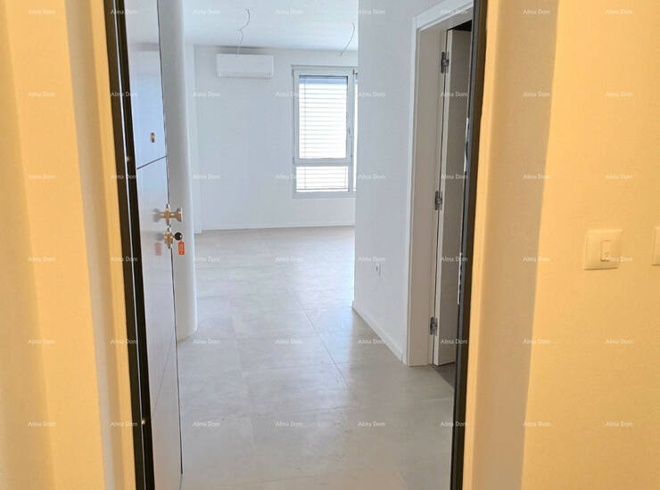 U ponudi je stan u Puli koji se nalazi na 1. katu novije zgrade. Stan se sa... — fotografija 3