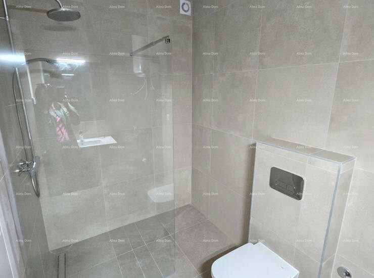 U ponudi je stan u Puli koji se nalazi na 1. katu novije zgrade. Stan se sa... — fotografija 6