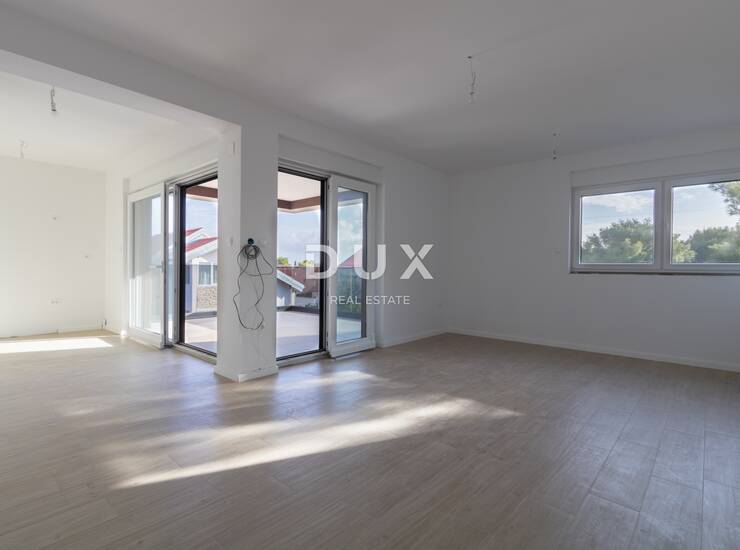 Dalmacija, Pakoštane, trosobni stan, 111,24 m², krovna terasa