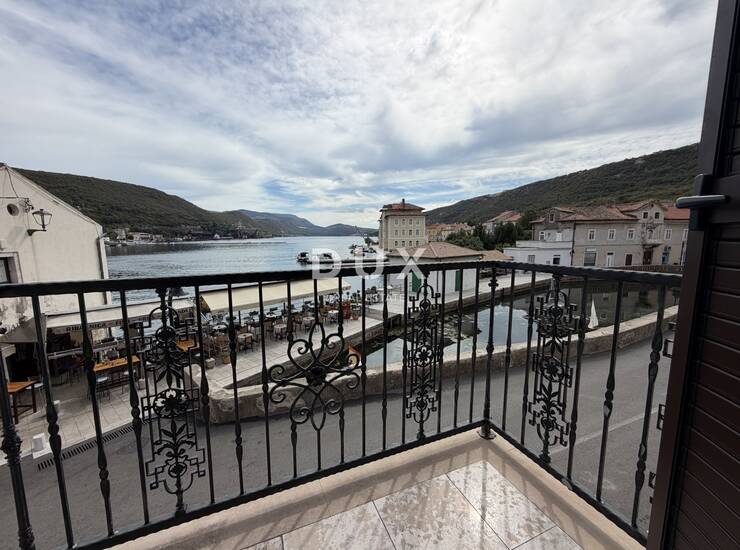 Bakar, centar, renovirana kuća uz more, 250m2 — fotografija 2
