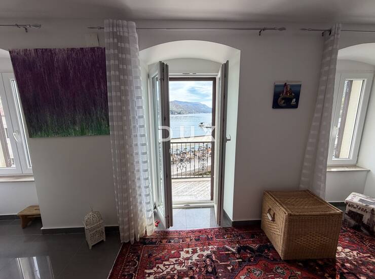 Bakar, centar, renovirana kuća uz more, 250m2 — fotografija 4