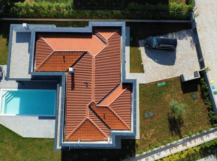 Ekskluziva agencije Habitare! Moderna vila prizemnica s grijanim bazenom i ... — fotografija 5