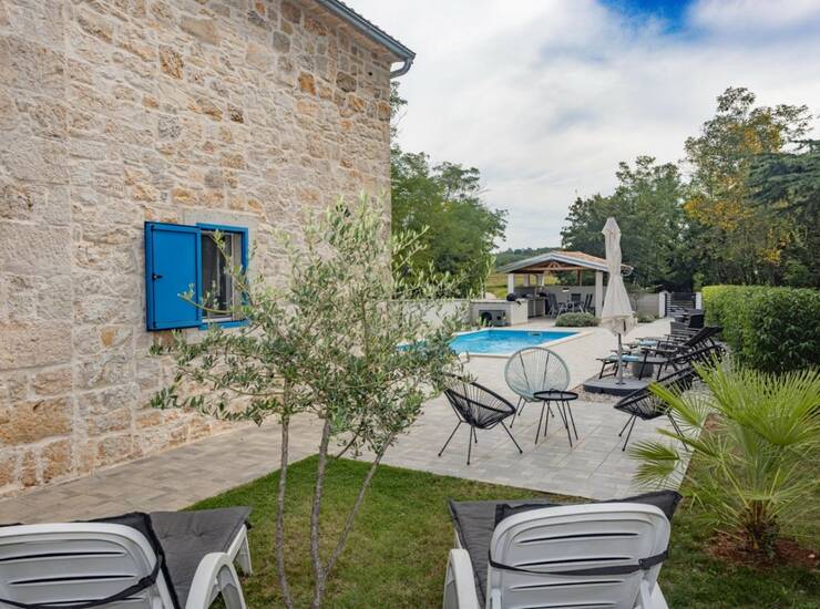 Kamena kuća na prodaju Vižinada | Renovirana dvojna kuća, bazen, mirna l... — fotografija 6