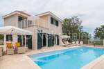 Kamena vila s bazenom i pogledom na more – Škrip, otok Brač, prodaja