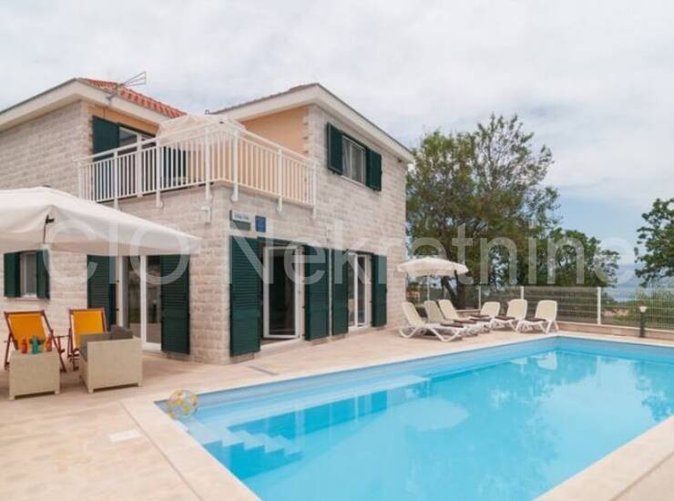 Kamena vila s bazenom i pogledom na more – Škrip, otok Brač, prodaja