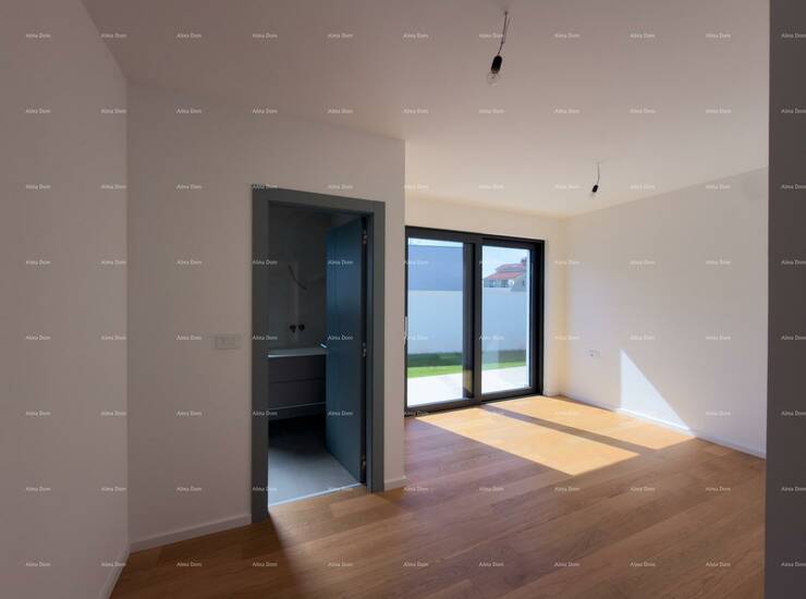 Prodajemo novu moderno i kvalitetno građenu vilu udaljenu samo 150m od mor... — fotografija 10