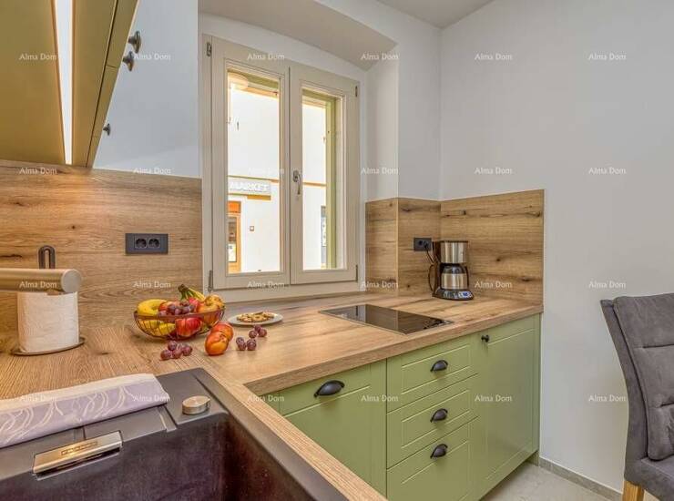 U malom ribarskom gradu na moru, prodaje se prelijepa kuća sa 3 apartmana ... — fotografija 4