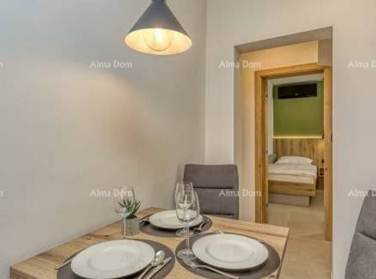 U malom ribarskom gradu na moru, prodaje se prelijepa kuća sa 3 apartmana ... — fotografija 5