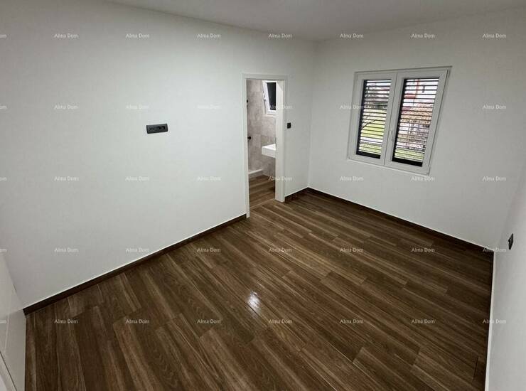Na prodaju je dvojna kuća u Funtani, ukupne površine 170 m², renovirana ... — fotografija 3