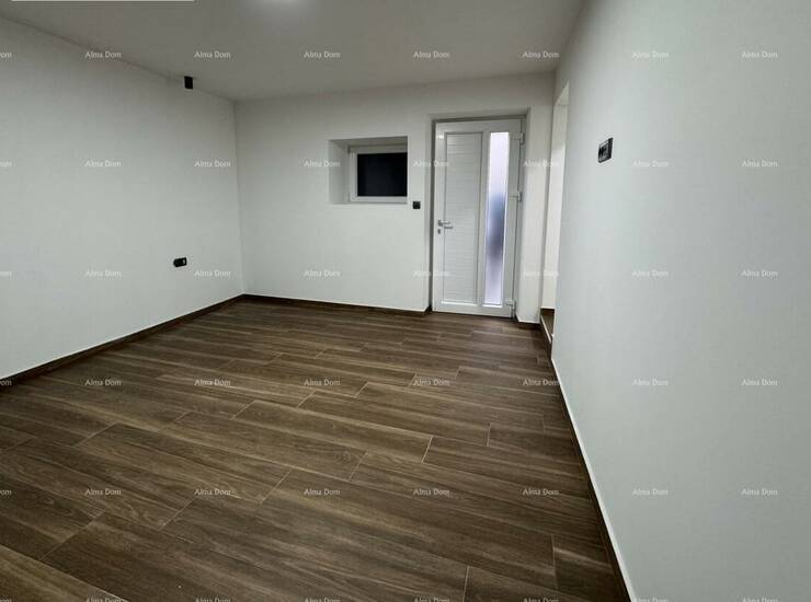 Na prodaju je dvojna kuća u Funtani, ukupne površine 170 m², renovirana ... — fotografija 4
